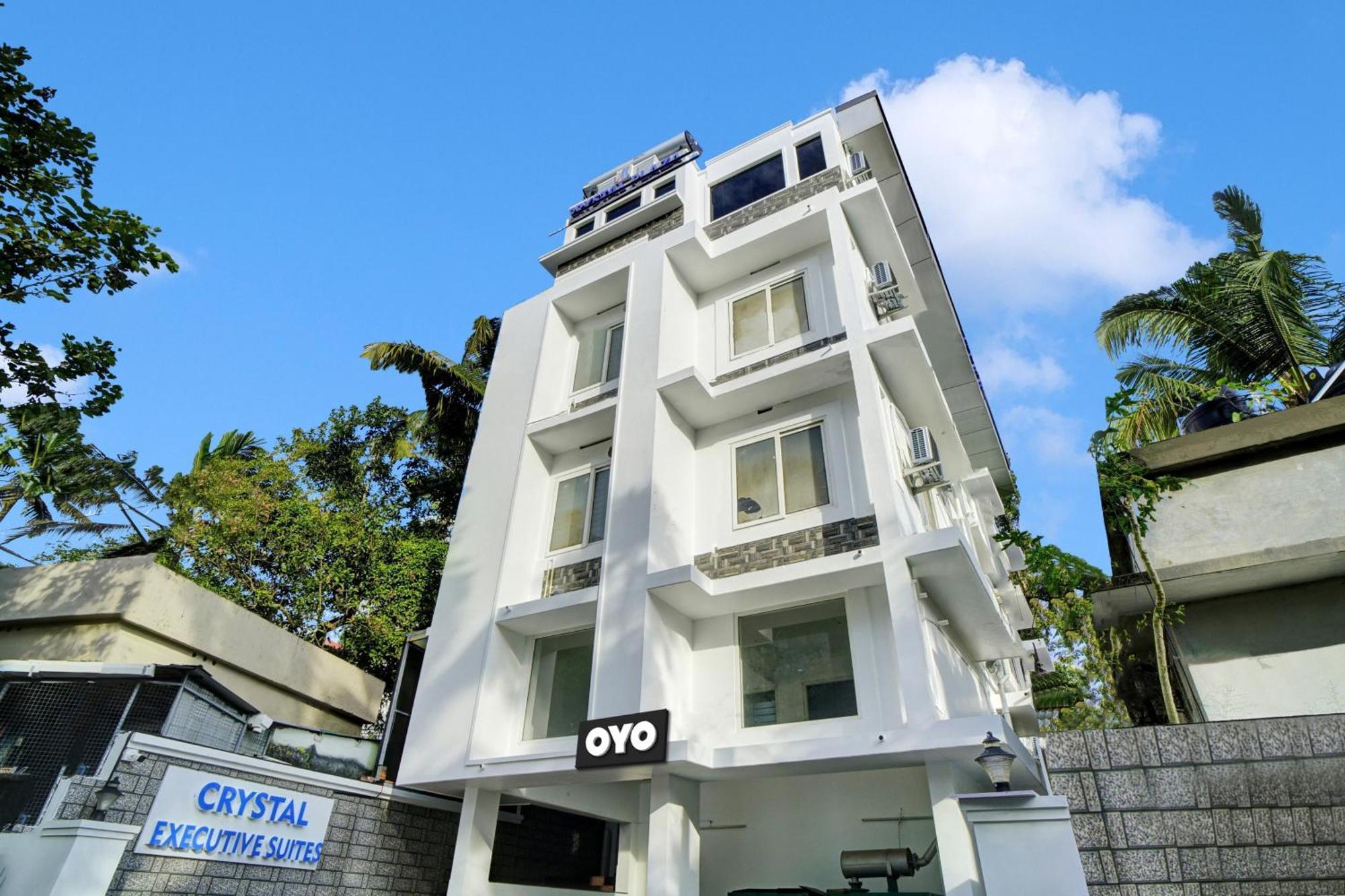 Hotel O Crystal Executive Suites Kochi Exterior foto